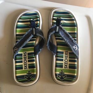 Skechers blue flip flops
